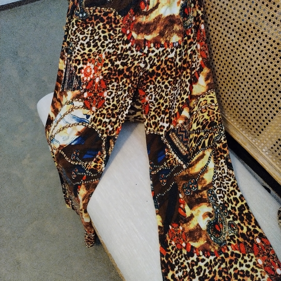 Women Leopard/Tiger print pants - Picture 2 of 2